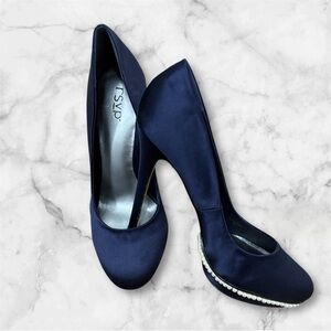 NEW RSVP Women's Navy Blue Pearl Satin Platform Heels